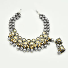 Parnavi Grey Pearl Kundan Set - The Pashm
