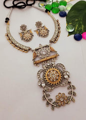 Kaiza Fusion Studded Hasli Pendant Set - The Pashm