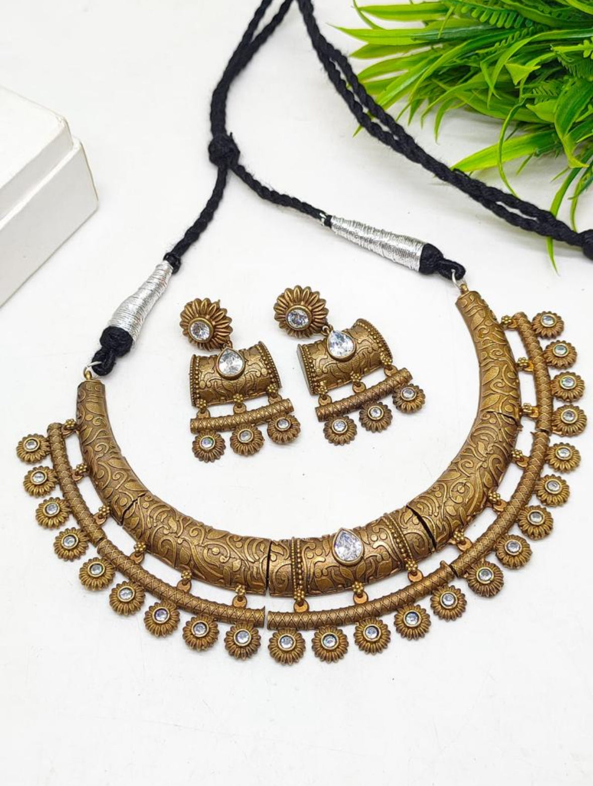 Jiva Antique Hasli Set - The Pashm